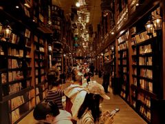 -钟书阁(松江泰晤士小镇店)