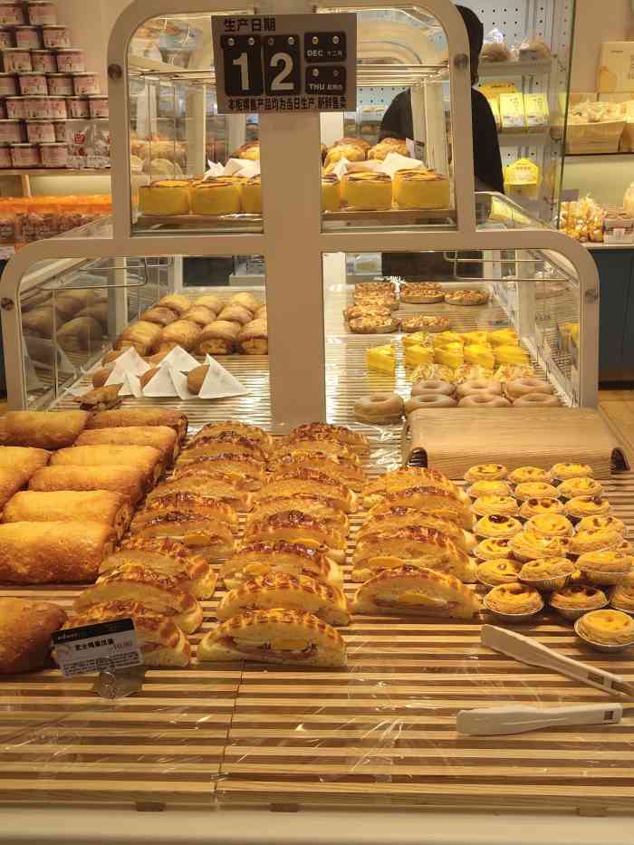 隐涵食品(琅山店)-"这家蛋糕店的生意很火爆,他们家的免费试吃.