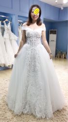 -觅白婚纱礼服馆