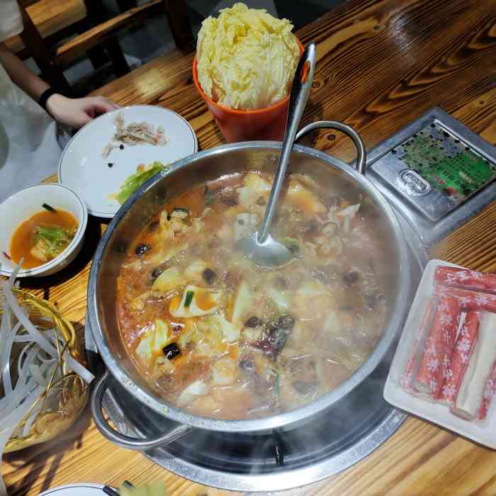 不错不错晚上下班和朋友同事一起吃吃饭聊聊天也还蛮惬意的