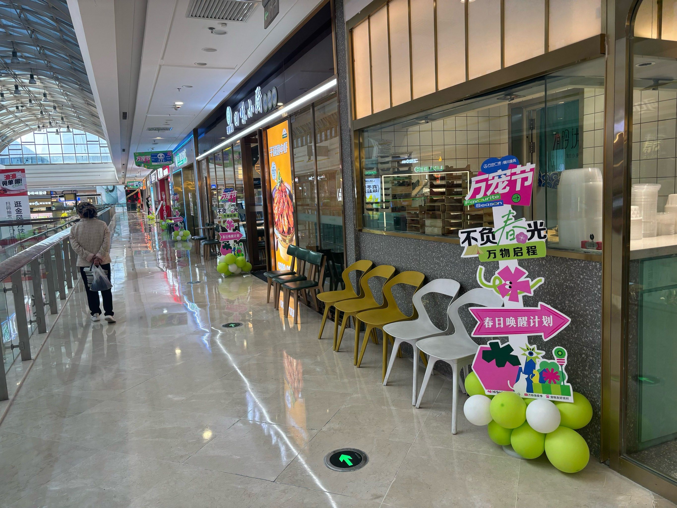 银川金凤万达广场干净,有春天气息,商户都非常友好