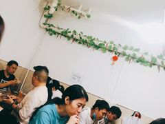 大堂-老字号杨坡红油米线腊汁肉夹馍(东四道巷店)