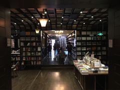 -钟书阁(松江泰晤士小镇店)