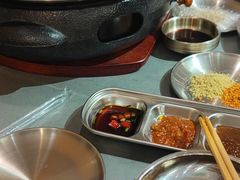 -围炉肉舍•炭烤活鳗•丹东海鲜烤肉(步行街店)