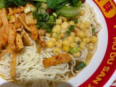 -魔都三兄弟·酸辣粉·小面炸串(虹桥万科店)