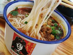 金牌杂酱面-胖胖板凳面
