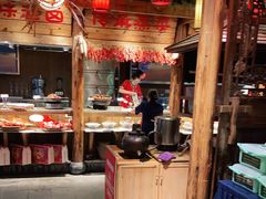 -野山舂·贵州现舂酸汤火锅(鸿通城店)