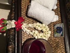 办理入住时的饮品和湿巾-普吉岛凯悦酒店