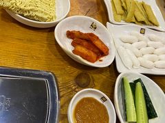 -喇喇排骨火锅·传统韩式脊骨汤(望京西园总店)