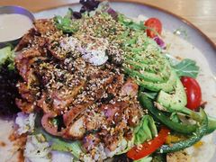 照烧鸡肉配牛油果拉法沙拉-HELLO 27 意面·沙拉·帕尼尼