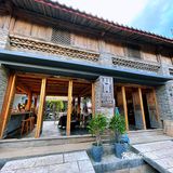 这个镇上有很多风格不同的咖啡店️！这一家院子很大