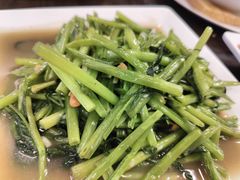 -J Daeng Seafood