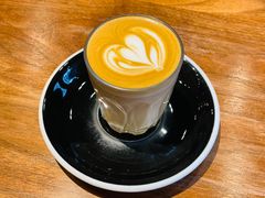 Flat&nbsp;white-black rainbow coffee