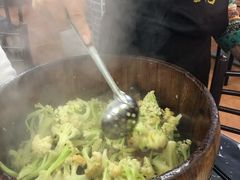 火山石烤椰菜花-新会鲜蚝鸡煲(新会总店)