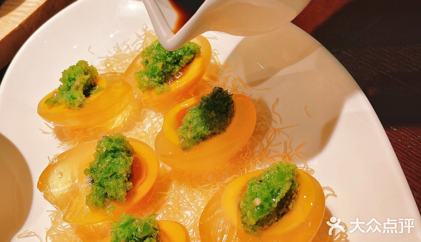 受“繁花”的影响，鸿寿坊的上海本帮菜米道赞👍🏻