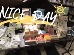 -钟书阁(群光广场店)