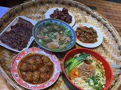 -爆炸头阿姨小四川正宗川味小吃(无任何分店)