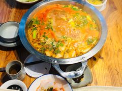 -野山舂·贵州现舂酸汤火锅(鸿通城店)