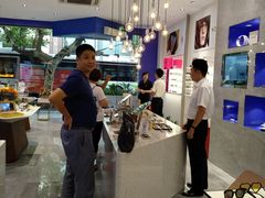 店内环境-茂昌眼镜(南京西路店)
