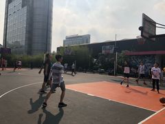 -洛克公园·篮球·足球·羽毛球(莘庄店)