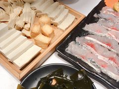 -泓炙颐凤鲜海鲜火锅料理(桐乡店)