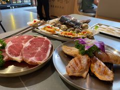 -围炉肉舍•炭烤活鳗•丹东海鲜烤肉(步行街店)