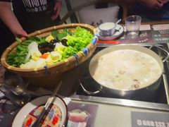 -尚尚仙·酸汤猪手·猪肚鸡火锅(华联万柳购物中心店)
