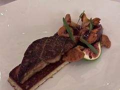 香煎鹅肝配黑橄榄，荔枝酱和吐司-Jean Georges