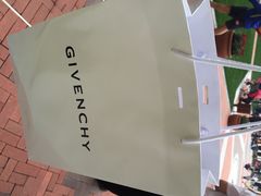 givenchy(佛罗伦萨小镇店)-GIVENCHY(佛罗伦萨小镇奥莱店)