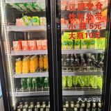 师傅面前的烤物总是拿不完~服务员要夸一夸