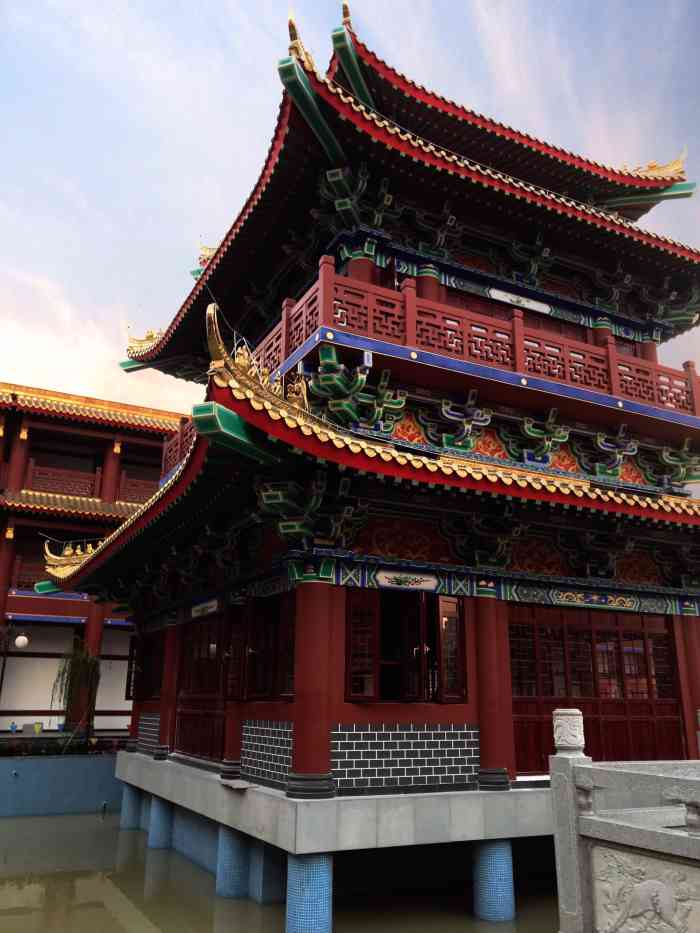 太安堂麒麟丸非遗博物院-"好像来太早了,博物馆还没开门,但是广场啥.