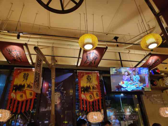 舌战烧烤酒馆(凤翔店)-"路过了好几次终于来了西瓜果酒甜甜的很夏.