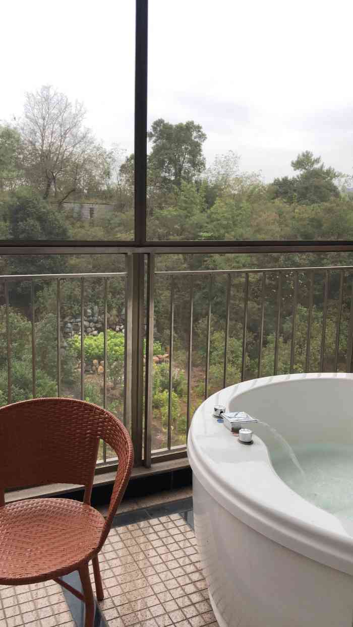 南雄龙华山温泉酒店-"酒店房间超大,每床1.5米,小孩可以独立..."-大众