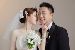 -至臻微拉婚纱摄影