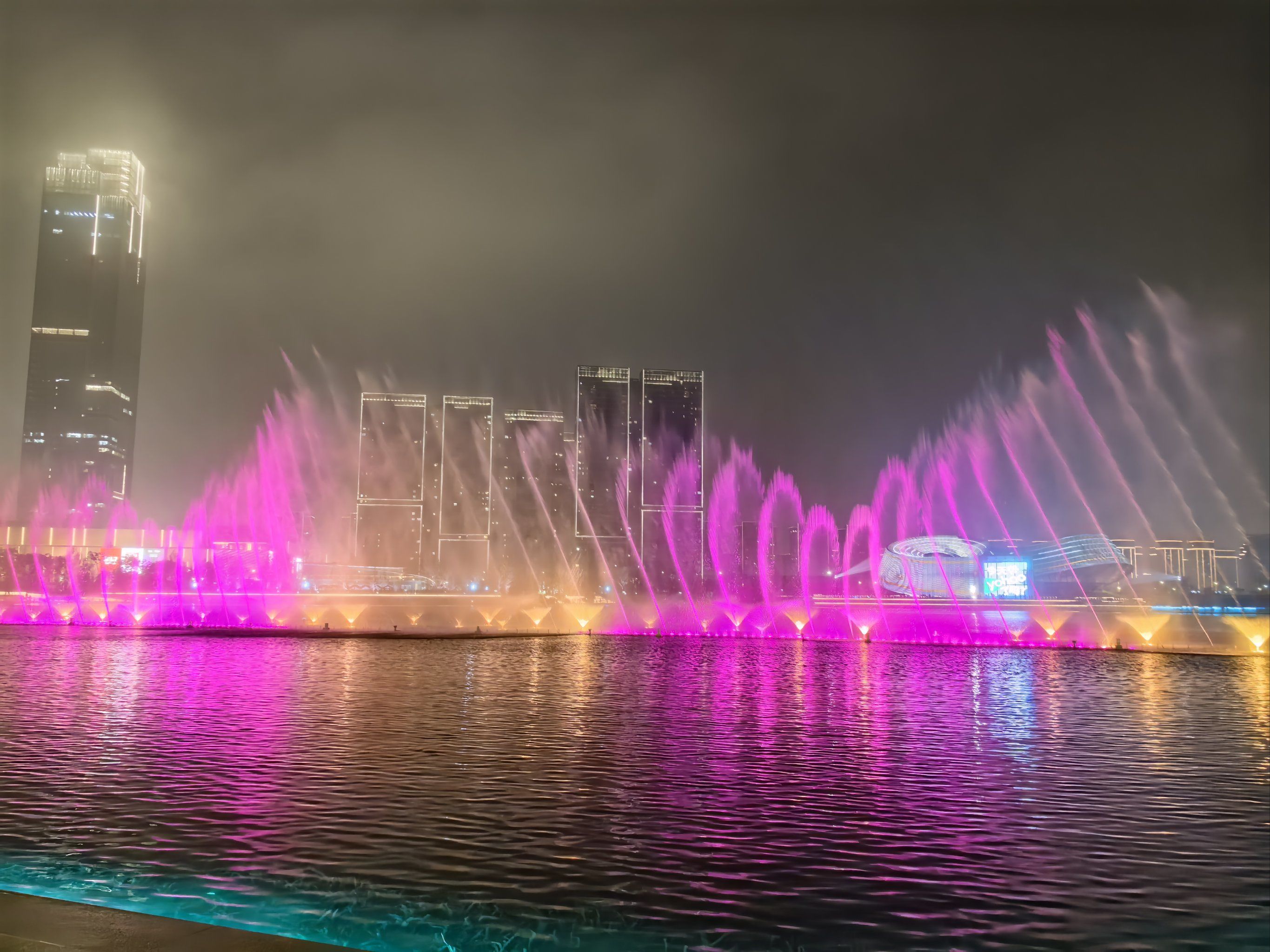 n每天两场音乐喷泉,6:30,7:30,每场持续15分钟