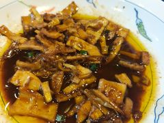 -头上红煨盐鸡·非遗院子餐厅