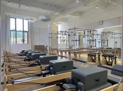 -亚太瑜伽普拉提学院