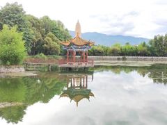 -三塔倒影公园
