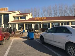 -窦店服务区-停车场