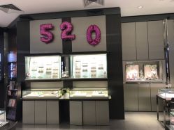 -周生生Chow Sang Sang(新世界店)