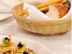 餐前棍包-塞纳河法国餐厅(意式风情街店)