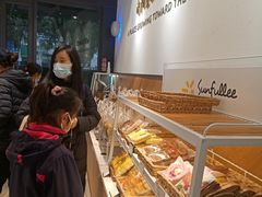 面包甜点陈列柜-皇冠幸福里动物奶油生日蛋糕(光谷软件园店)