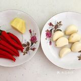 水开后煮2分钟 23. 把鸡爪捞出来