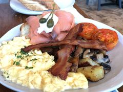 -ROAST coffee & eatery