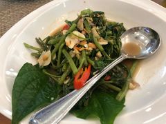 -Chom Cafe and Restaurant