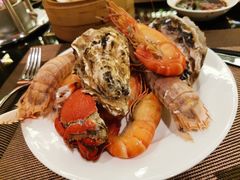 -大中华希尔顿酒店-念自助餐·嗨啤·小龙虾