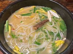 -银米·云南传统过桥米线(双廊黑金冠店)