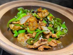 碾辣椒炒肉-吃饭皇帝大土家民族菜(正大广场店)