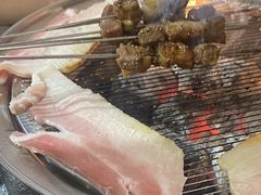 -围炉肉舍•炭烤活鳗•丹东海鲜烤肉(步行街店)