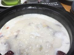 -洪氏嗨捞·广东猪肚鸡·椰子鸡火锅(西咸万象城店)